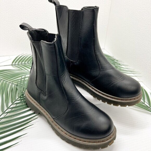 Charming Lady Women's Black Faux Leather Round Toe Chelsea Boots Size 7.5 NWOB - Picture 1 of 11
